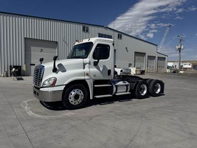 Freightliner Cascadia 125 Day Cab Truck - Detroit 450HP, 12 Speed Automatic