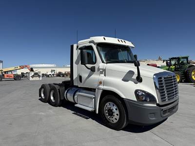 Freightliner Cascadia 125 Day Cab Truck - Detroit 435HP, 12 Speed Automatic