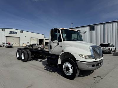 International DuraStar 4400 Day Cab Truck - Detroit 300HP