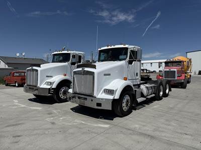 Kenworth T800 Day Cab Truck - Cummins, 13 Speed Manual