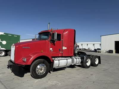 Kenworth T800 Day Cab Truck - Cummins, 10 Speed Manual