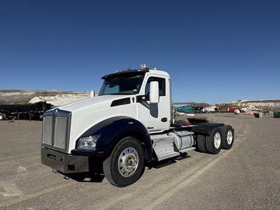 Kenworth T880 Day Cab Truck - Cummins 450HP, 10 Speed Manual