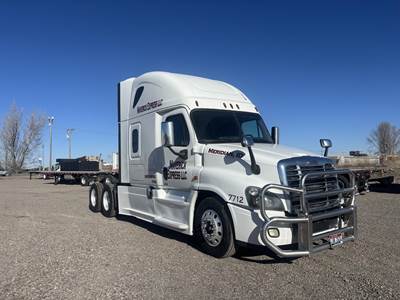 Freightliner Cascadia 113 Sleeper Semi Truck - Raised Roof Sleeper, Detroit 500HP, Automatic