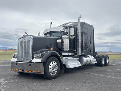 Kenworth W900 Sleeper Semi Truck - Mid Roof Sleeper, Cummins 565HP, 18 Speed Manual