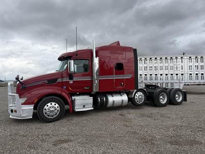 Peterbilt 579 Sleeper Semi Truck - Paccar